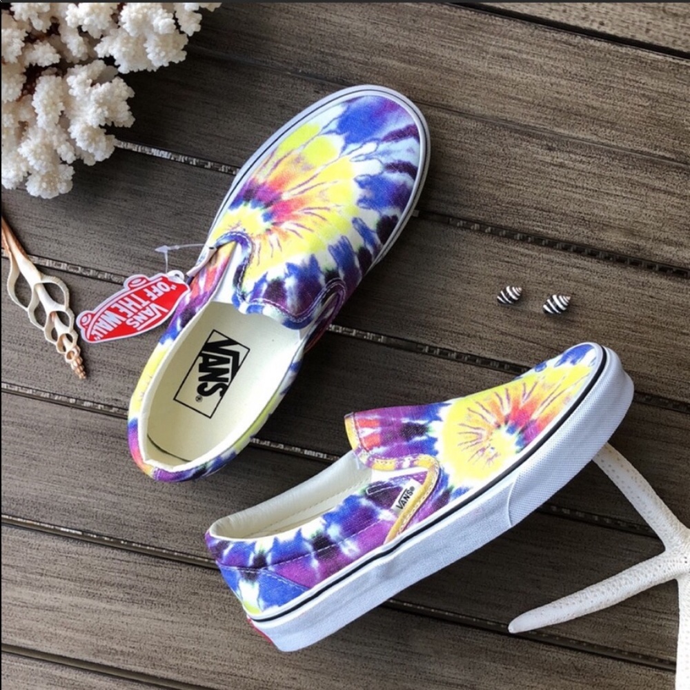🌴🔆VANS- TIE DYE SLIP ON’S🔆🌴 - Picture 1 of 9
